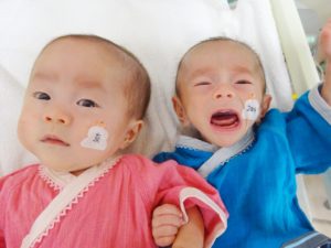 低出生体重児で生まれた双子の早産児