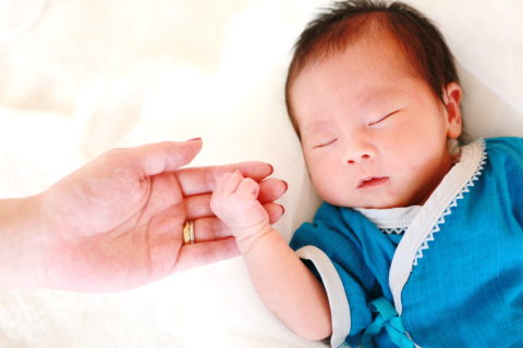 早産で生まれた低出生体重児（未熟児）とママの手