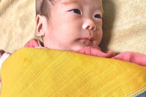 早産で未熟児の赤ちゃんとガーゼハンカチ